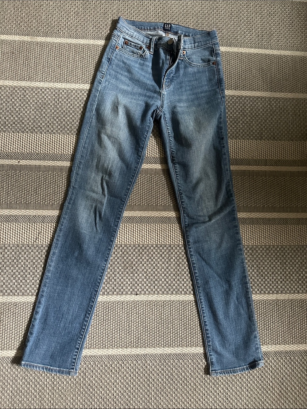 GAP Women's Classic Straight Jeans
